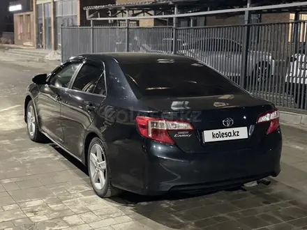 Toyota Camry 2012 года за 7 800 000 тг. в Актобе – фото 4