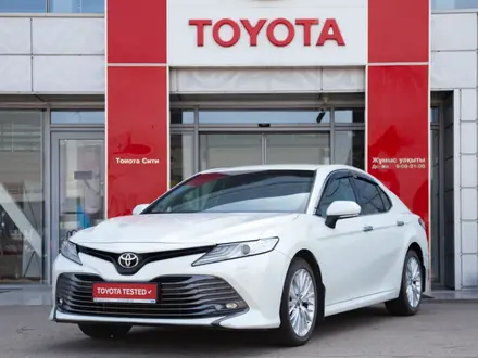 Toyota Camry 2019 года за 17 590 000 тг. в Алматы