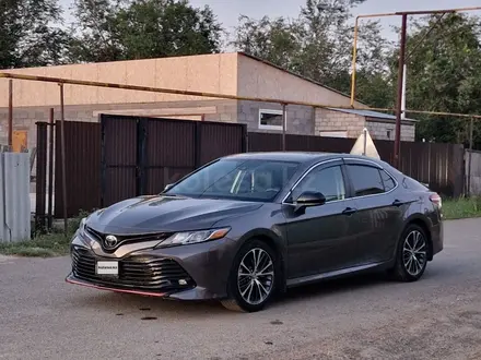 Toyota Camry 2019 года за 8 900 000 тг. в Уральск