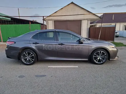 Toyota Camry 2019 года за 8 900 000 тг. в Уральск – фото 8