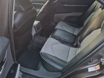 Toyota Camry 2019 года за 8 900 000 тг. в Уральск – фото 13