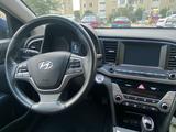 Hyundai Elantra 2016 годаүшін7 400 000 тг. в Алматы