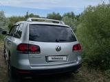 Volkswagen Touareg 2006 года за 5 500 000 тг. в Астана
