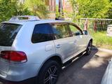 Volkswagen Touareg 2006 года за 5 500 000 тг. в Астана – фото 4