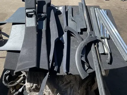 Резинки порог на дверь лодочка на крышу и мольдинги за 11 100 тг. в Алматы – фото 5