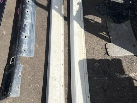Резинки порог на дверь лодочка на крышу и мольдинги за 11 100 тг. в Алматы – фото 9