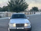 Mercedes-Benz E 220 1994 года за 2 500 000 тг. в Тараз – фото 2
