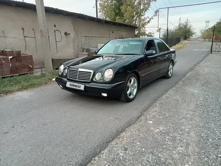 Mercedes-Benz E 320 1997 года за 3 700 000 тг. в Шымкент – фото 9