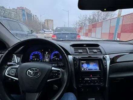 Toyota Camry 2015 года за 9 500 000 тг. в Актобе – фото 17