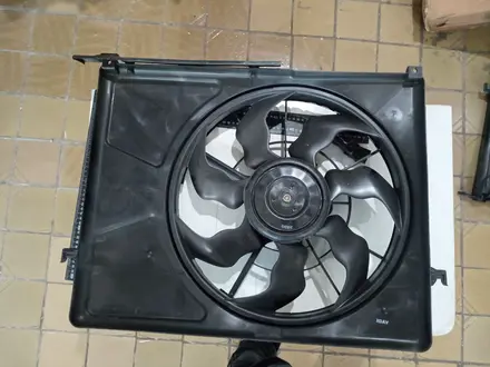 Диффузор радиатора вентилятор охлаждения радиатора Hyundai Sonata NF за 30 000 тг. в Астана – фото 2
