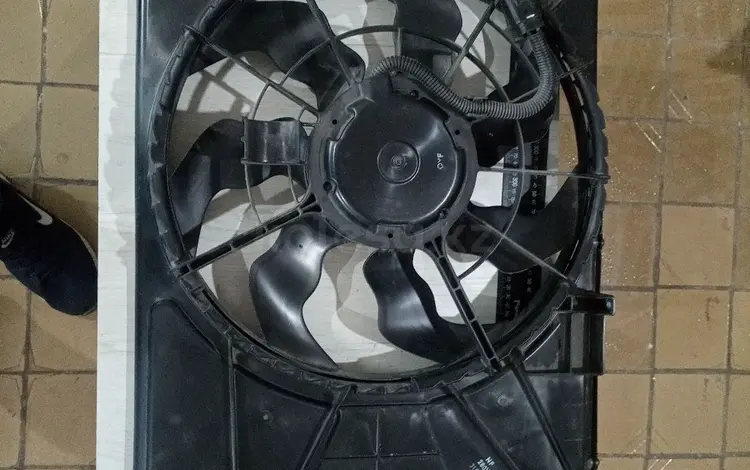 Диффузор радиатора вентилятор охлаждения радиатора Hyundai Sonata NF за 30 000 тг. в Астана