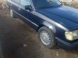 Mercedes-Benz E 220 1993 годаүшін800 000 тг. в Усть-Каменогорск – фото 4