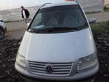Volkswagen Sharan 2002 годаүшін2 000 000 тг. в Астана