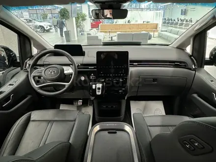 Hyundai Staria Luxe 2023 года за 26 390 000 тг. в Алматы – фото 3