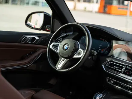 BMW X5 2021 года за 44 000 000 тг. в Алматы – фото 13