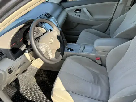 Toyota Camry 2011 года за 3 800 000 тг. в Атырау – фото 2