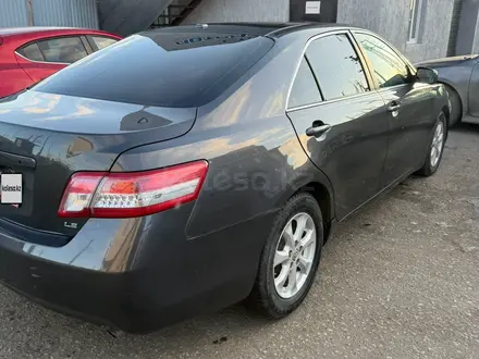 Toyota Camry 2011 года за 3 800 000 тг. в Атырау – фото 12