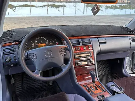 Mercedes-Benz E 320 1999 года за 6 000 000 тг. в Шымкент – фото 9