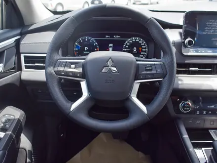 Mitsubishi Outlander 2023 года за 11 186 128 тг. в Алматы – фото 10