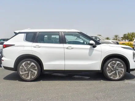 Mitsubishi Outlander 2023 года за 11 186 128 тг. в Алматы – фото 6
