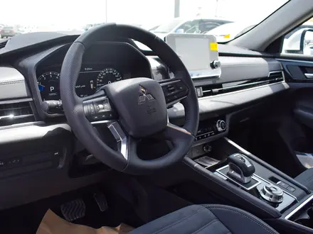 Mitsubishi Outlander 2023 года за 11 186 128 тг. в Алматы – фото 9
