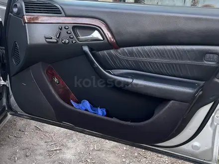 Mercedes-Benz S 320 2000 года за 4 000 000 тг. в Астана – фото 13