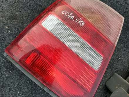 Оригинальные задние фонари Skoda Octavia A4 hatchback за 32 000 тг. в Семей – фото 3
