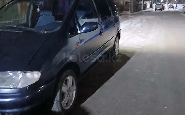 Volkswagen Sharan 1996 года за 1 700 000 тг. в Атырау