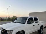 Toyota Hilux 2002 годаfor2 900 000 тг. в Шымкент