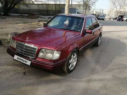 Mercedes-Benz E 220 1993 года за 2 500 000 тг. в Караганда – фото 6