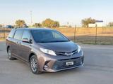 Toyota Sienna 2018 года за 13 200 000 тг. в Уральск