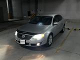 Volkswagen Passat 2006 года за 3 500 000 тг. в Астана – фото 2