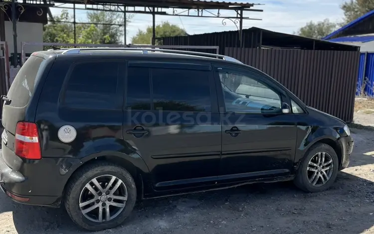 Volkswagen Touran 2007 года за 3 500 000 тг. в Каражал