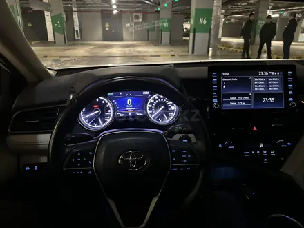 Toyota Camry 2021 года за 13 900 000 тг. в Астана – фото 25