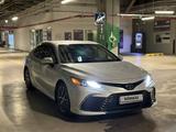 Toyota Camry 2021 года за 13 900 000 тг. в Астана – фото 2