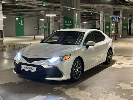 Toyota Camry 2021 года за 13 900 000 тг. в Астана – фото 3