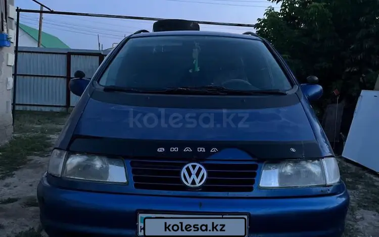 Volkswagen Sharan 1996 годаүшін2 000 000 тг. в Уральск