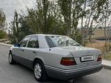 Mercedes-Benz E 220 1993 года за 2 390 000 тг. в Кызылорда – фото 4