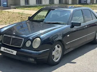 Mercedes-Benz E 320