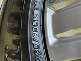 Диск с шинами на Toyota Land Cruiser за 160 000 тг. в Шымкент – фото 3