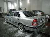 Mercedes-Benz C 180 1999 годаүшін2 000 000 тг. в Актобе – фото 4