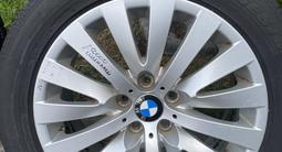 На BMW седьмой серии с шинами за 250 000 тг. в Алматы – фото 3