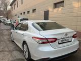 Toyota Camry 2018 года за 13 300 000 тг. в Шымкент – фото 2