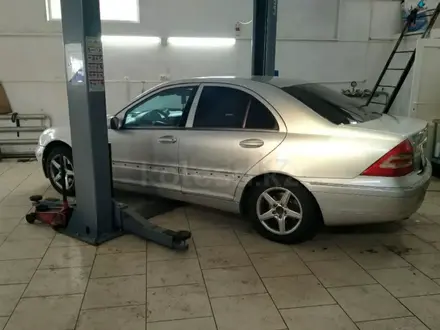 Mercedes-Benz C 200 2000 года за 2 700 000 тг. в Петропавловск – фото 21