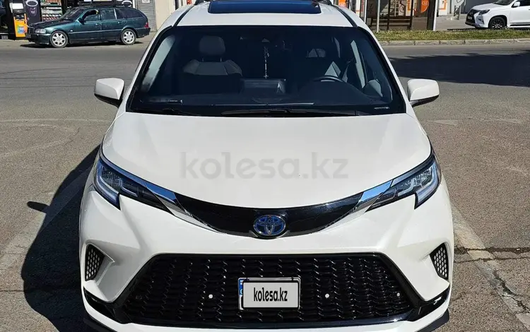 Toyota Sienna 2021 года за 17 000 000 тг. в Тбилиси