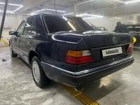 Mercedes-Benz E 260 1993 года за 1 650 000 тг. в Караганда