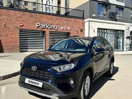 Toyota RAV4 2020 года за 12 000 000 тг. в Астана – фото 3