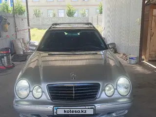 Mercedes-Benz E 240