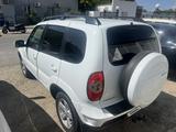 Chevrolet Niva 2013 годаfor3 500 000 тг. в Атырау – фото 2