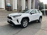 Toyota RAV4 2021 года за 15 800 000 тг. в Шымкент – фото 3